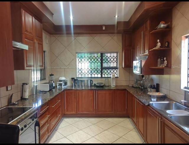 6 BEDROOM HOUSE FOR SALE IN GEELHOUTPARK